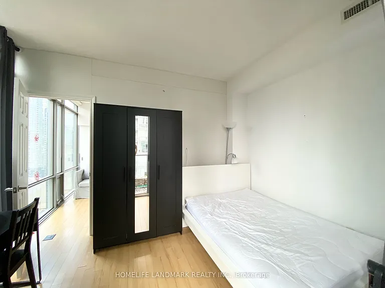 38 Grenville St #2908 — Photo 7