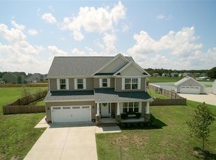 103 Canterbury Ct, Moyock, NC 27958