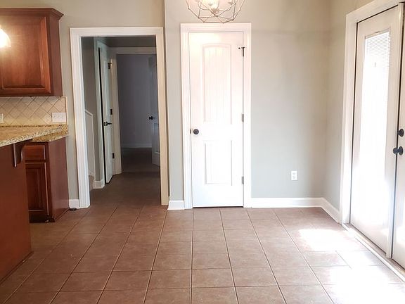3rd image of 522 Riverwood Dr
