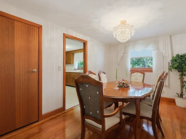 11 Preston St, Wakefield, MA 01880