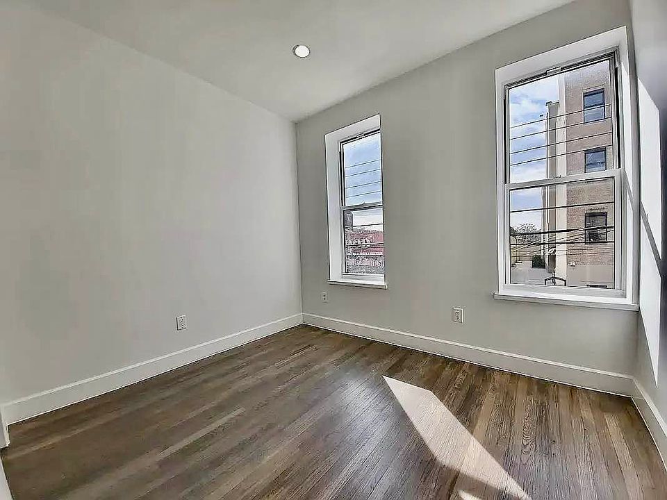 1st image of 85 Wyckoff Ave APT 1