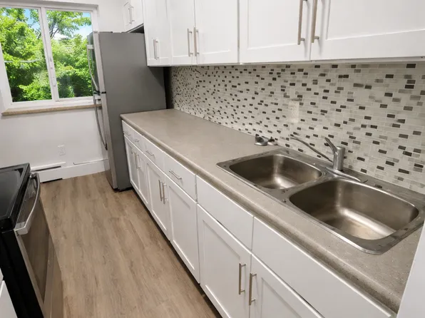 92 Robinson Street, 92 Robinson St, Hamilton, ON L8P 1Z1