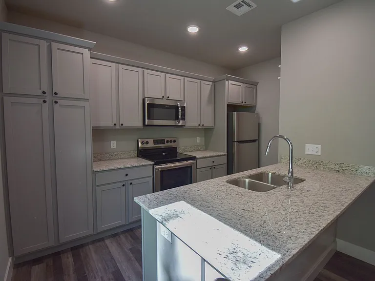 772 S Locust Ave — Photo 18