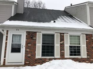 84 Hickory Ln, Cary, IL 60013