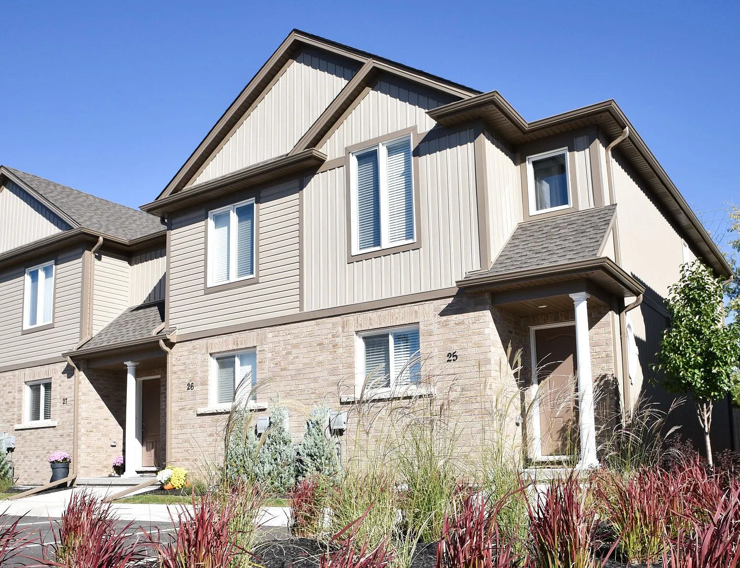 3 bed, $2,300 — Photo 2