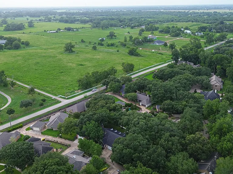 4727 Lake Village Dr — Photo 43
