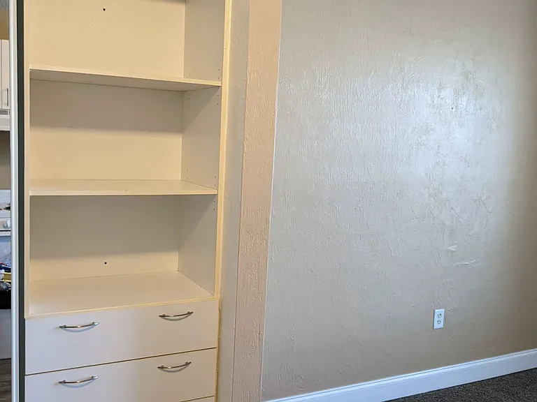 224 E Garden St #148 — Photo 8