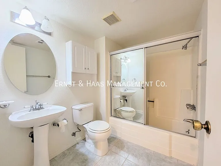 2755 E Hill St — Photo 30