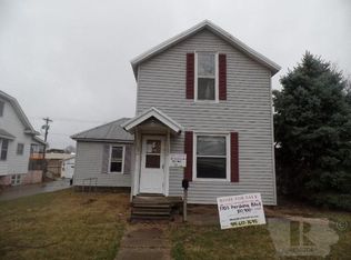 1703 Pershing Blvd, Clinton, IA 52732