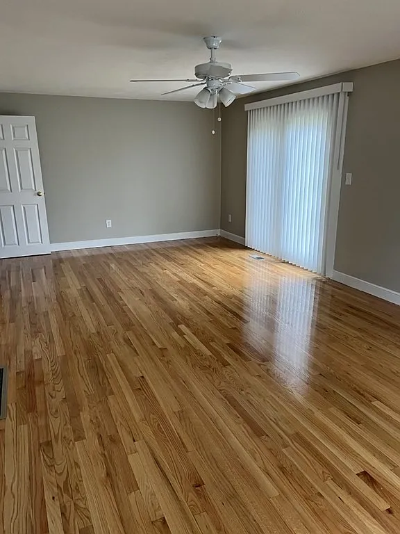 3 bed, 1.5 bath, 1100 sqft, $3,000 — Photo 2