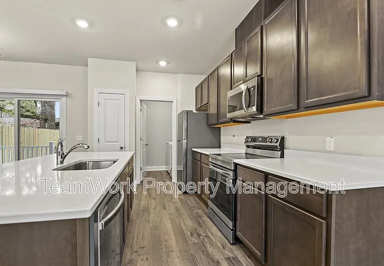101 Langley Dr #D — Photo 9