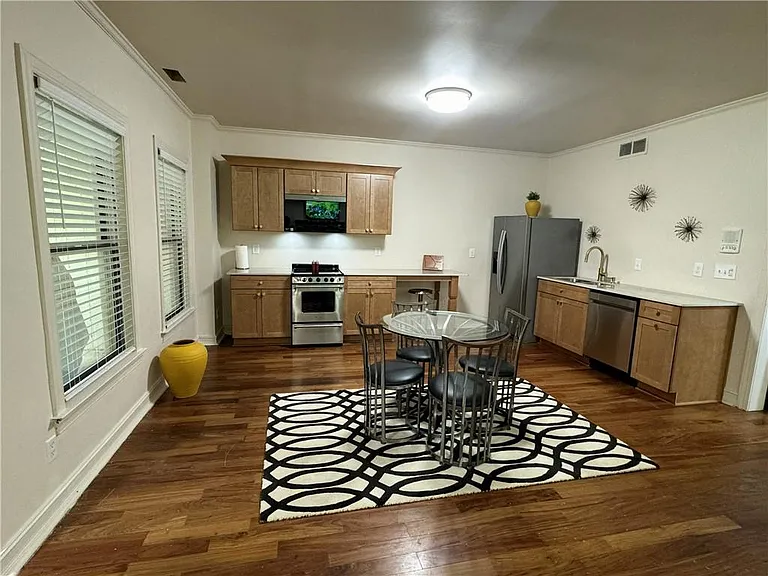 714 Fairview Club Cir — Photo 2