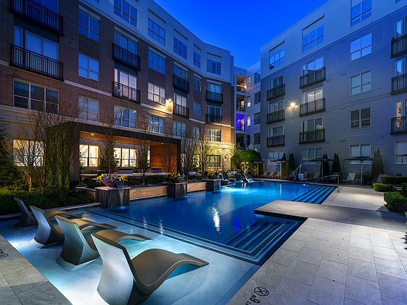 Resort-Style Pool Courtyard