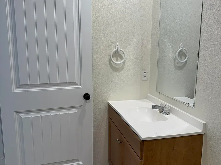 321 N Sherman Ave — Photo 14