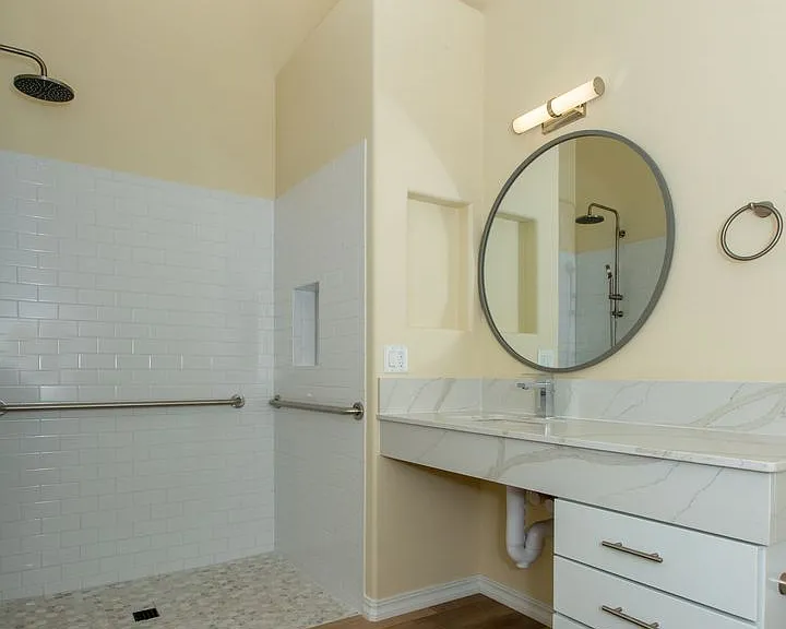 1117 E Gurley St — Photo 6