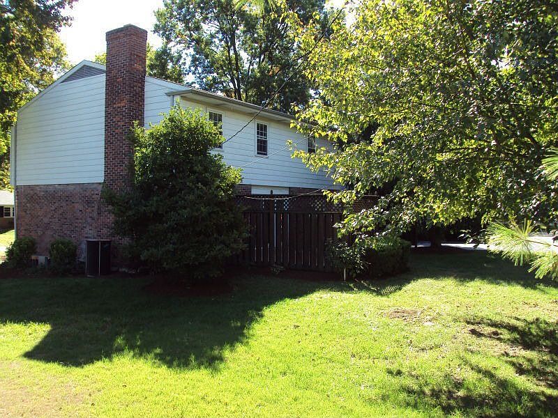 2nd image of 1615 Bennett Ave