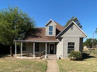 809 N Broadway St, Ballinger, TX 76821