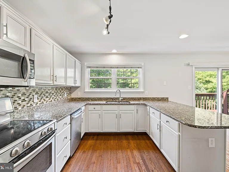 203 Princeton Cir — Photo 13