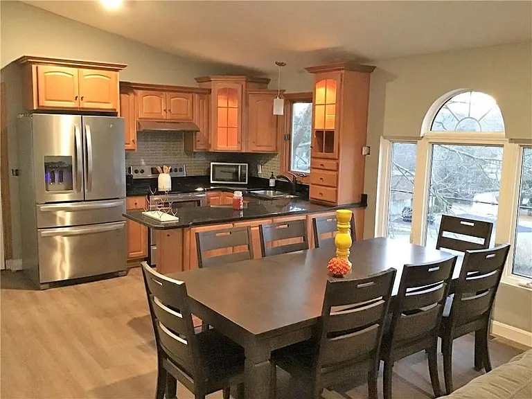 57 Saybrook Ave — Photo 9