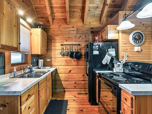 3rd image of 507 Hoot Owl Way