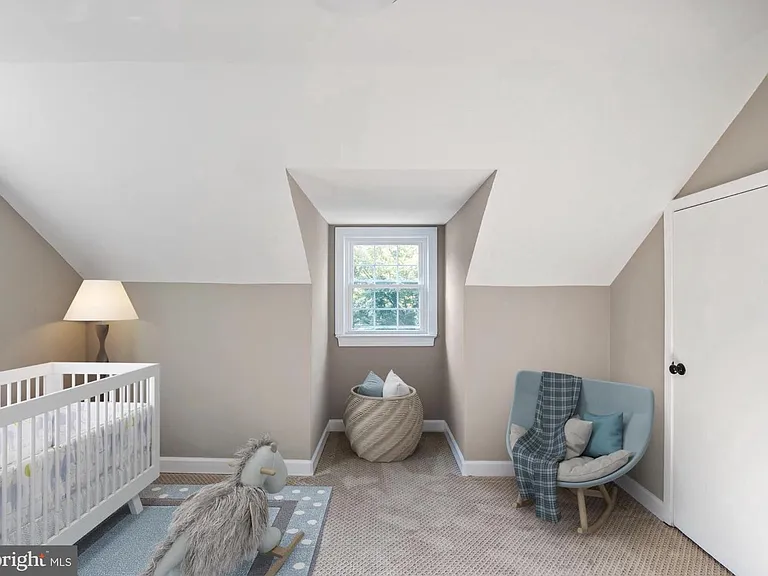 2617 E Maple St — Photo 6