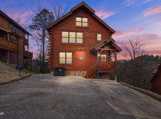 2853 White Oak Ridge Ln, Sevierville, TN 37862