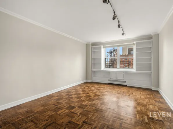 1175 York Avenue image 10 of 13