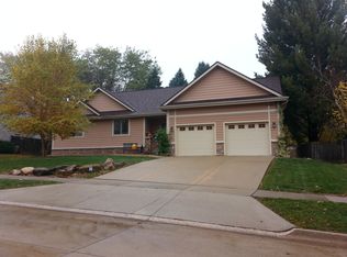 2413 Crown Flair Dr, West Des Moines, IA 50265