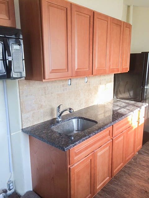 1st image of 925 Belmont Ave #2