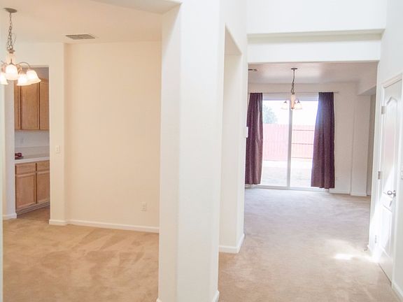 3rd image of 835 White Oak Dr