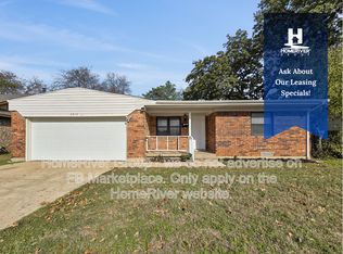 2213 Meadow Lark Ln, Irving, TX 75060