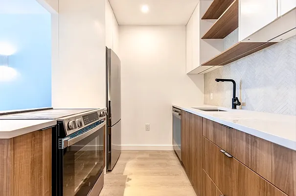 Rented by Manhattan Realty Group | media 7