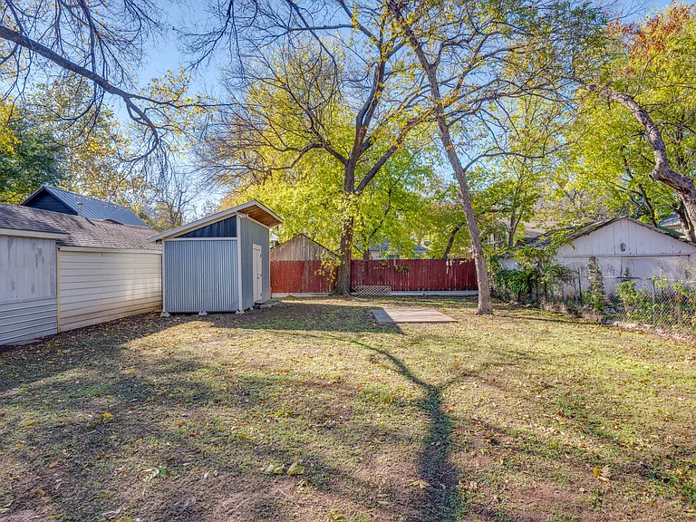 1303 Canterbury St — Photo 23