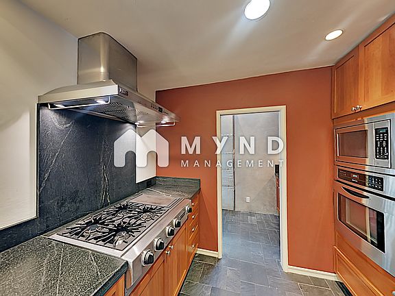 5th image of 2020 Santa Clara St