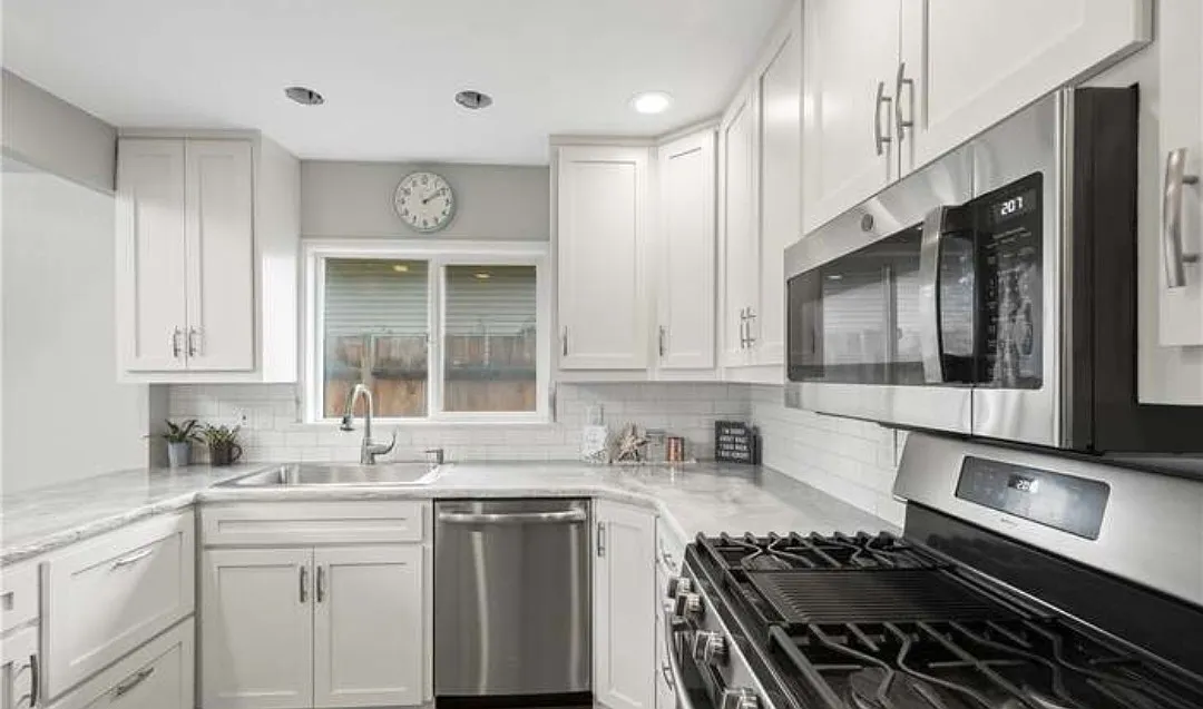 4135 W H St — Photo 2