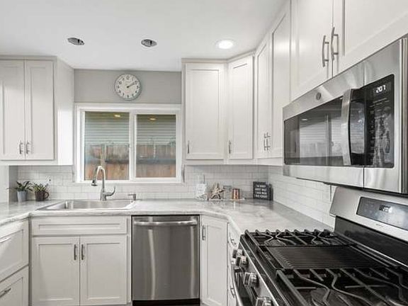 3rd image of 4135 W H St