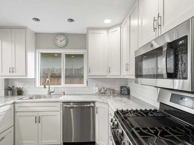 4135 W H St — Photo 3
