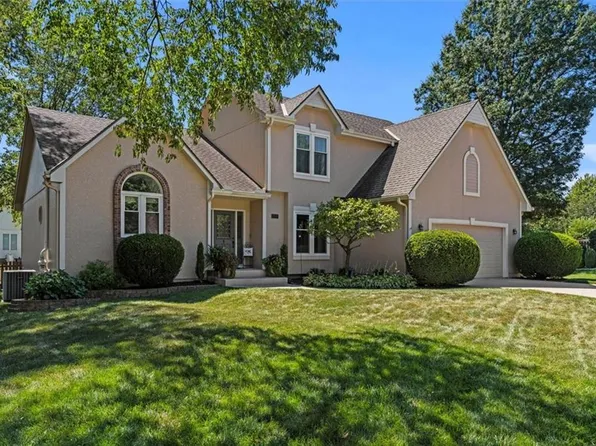 2407 SE 5th Ter, Lees Summit, MO 64063