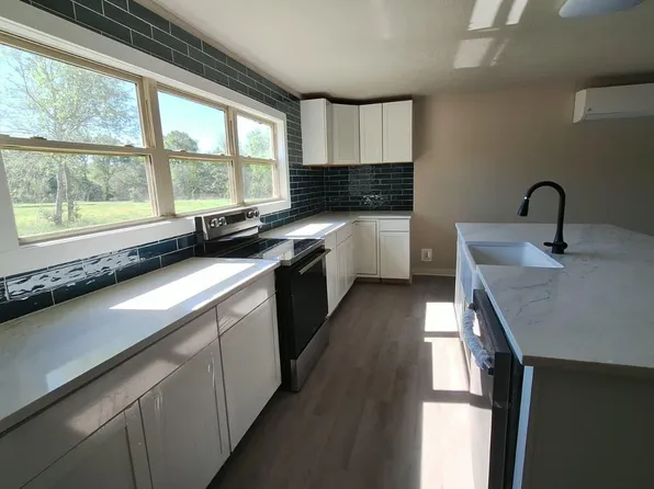 1284 Beaver Lake Dr, Caldwell, TX 77836