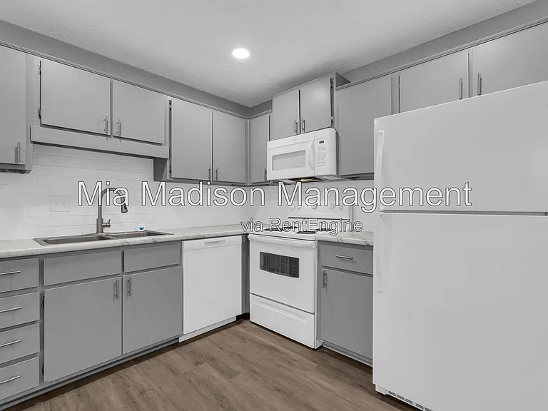 111 E Mell St #16 — Photo 15