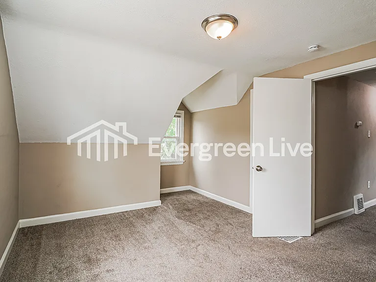 141 W Norwich St — Photo 10