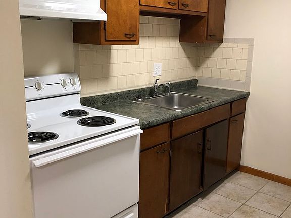 2nd image of 160-166 Farrows St #160-2