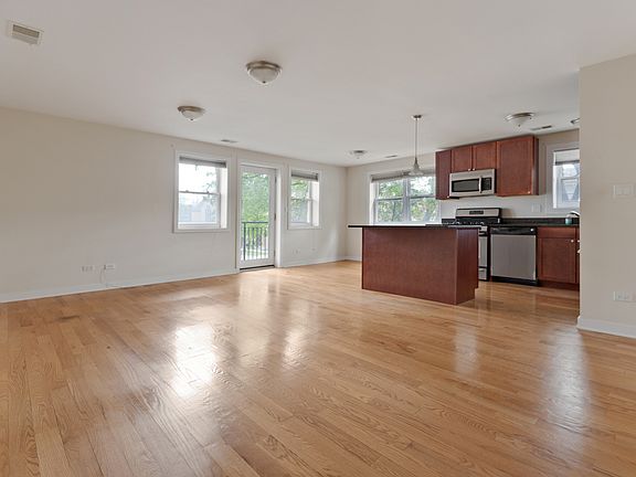 3rd image of 2501 W Bryn Mawr Ave APT 202