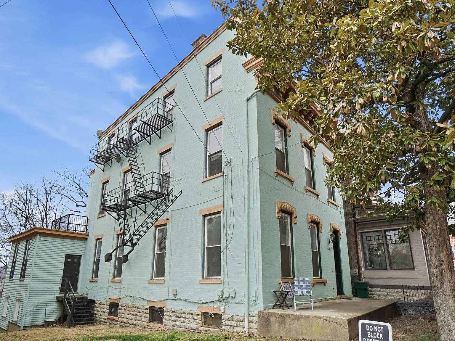 Historic 1 Bed With Hardwood Floors — Photo 3