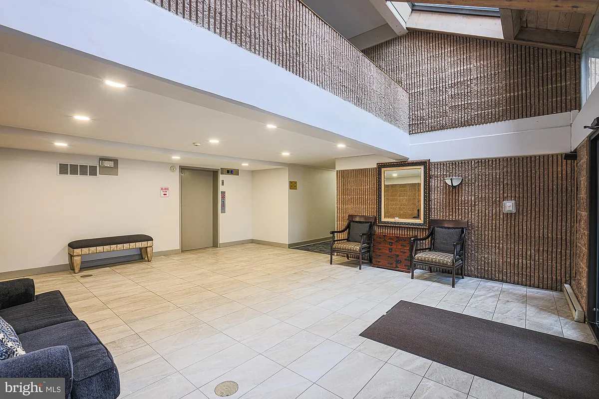 Building Photo - 2903 Fallstaff Rd #501