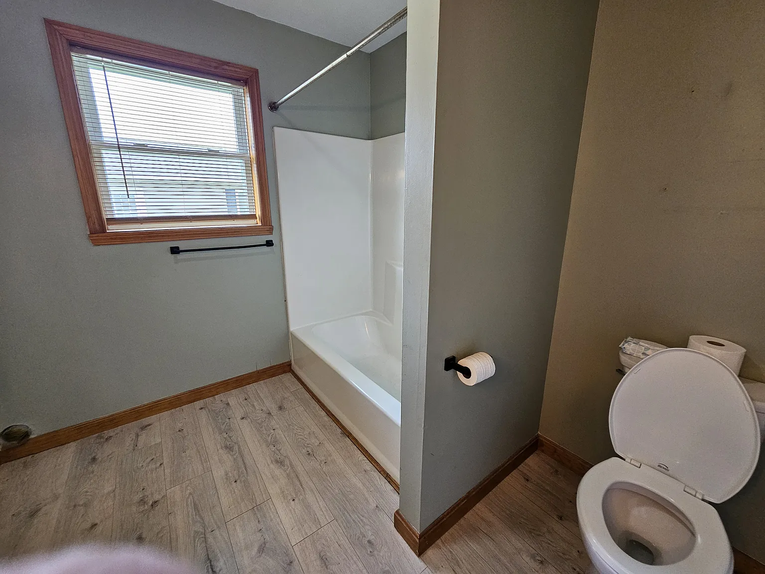 2 bed, 864 sqft, $2,100 — Photo 3