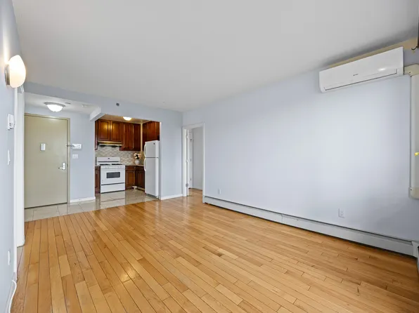 136-21 Latimer Place image 5 of 19