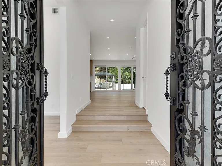 4316 Topanga Canyon Blvd — Photo 5