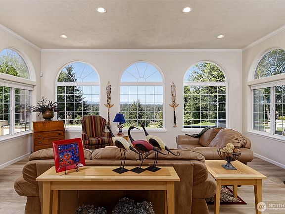5th image of 110 SE Lazy Dog Lane