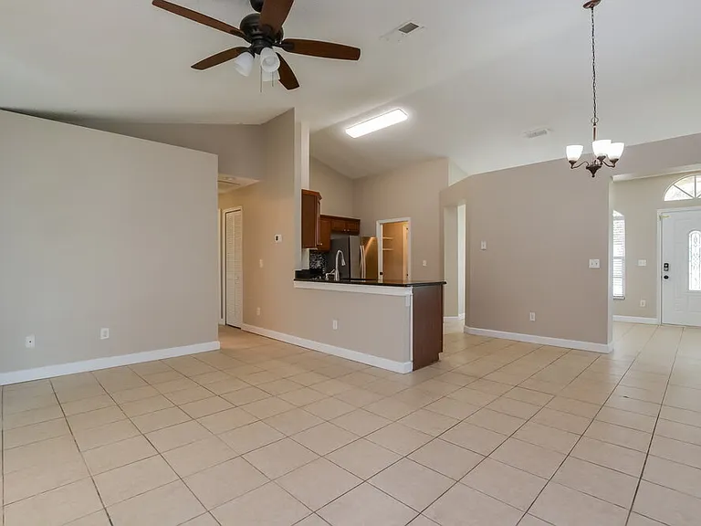 1306 Silverthorn Dr — Photo 9